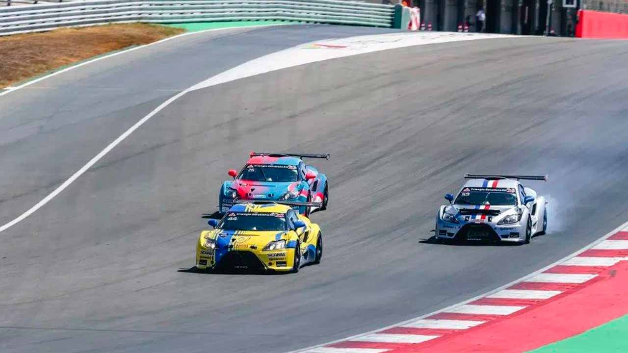 Se, por um lado, setembro é sinónimo de Semana Europeia do Desporto, por outro, arranca com a novidade do Portimão iQFoil U23 World Championship, evento de referência mundial, e encerra com a emblemática Grande Corrida de Carrinhos de Rolamentos da Mexilhoeira Grande, que costuma contar com centenas de pessoas no público.