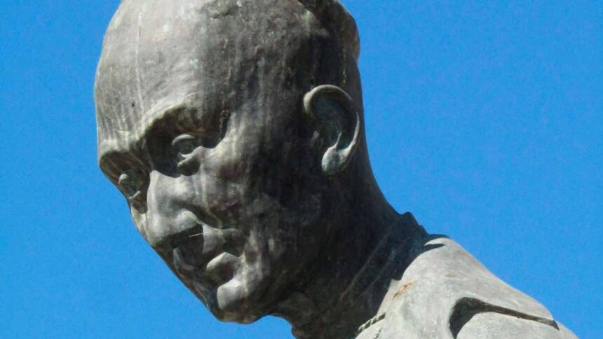 Conhecer as cerca de uma dezena de estátuas da cidade é o convite da próxima edição do «Passeios na História de Tavira», a 23 de agosto.