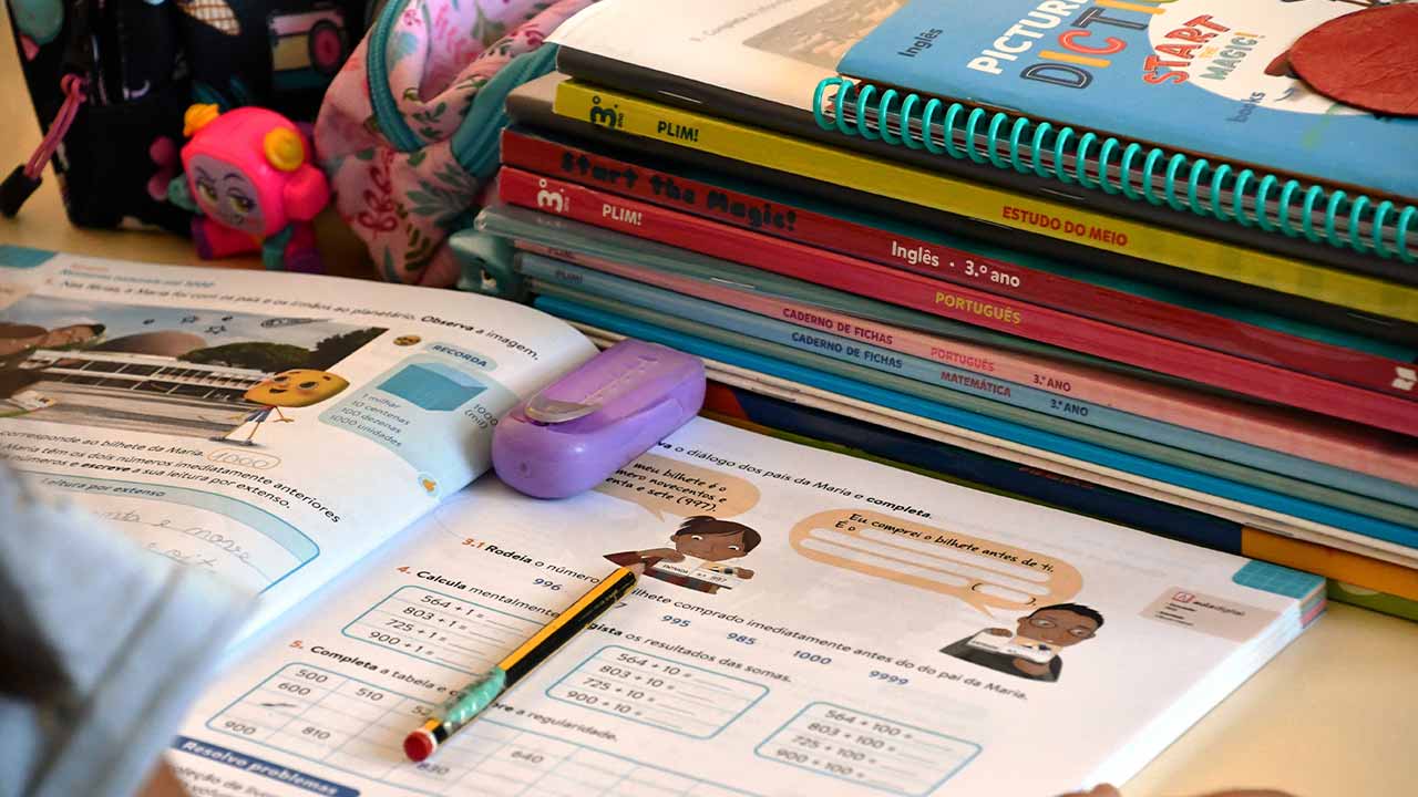 Todos os alunos do 1.º e 2.º ciclos de Vila Real de Santo António (VRSA) vão receber os livros de ficas, num investimento municipal de 65 mil euros.