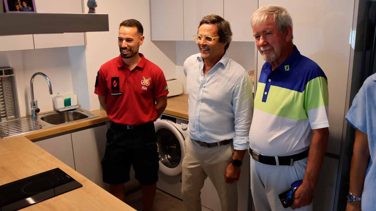 Já está inaugurado o edifício habitacional da Autoridade Marítima Nacional em Quarteira, após protocolo de cooperação assinado em 2019 com a Câmara Municipal de Loulé.