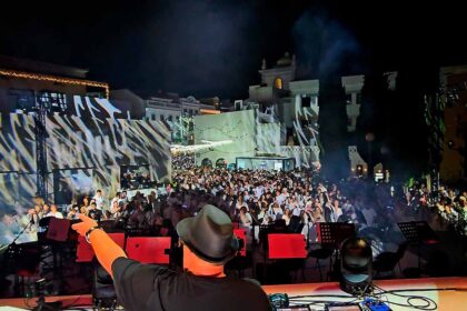 Os Bubba Brothers juntaram-se à Orquestra do Algarve e a outros músicos para um concerto único na Festa da Noite Branca, em Loulé.