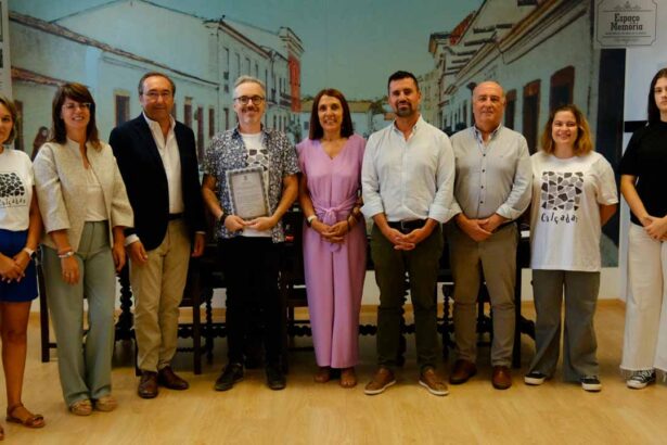 A Comissão Organizadora do evento «Calçadas – a Arte sai à Rua» recebeu um voto de louvou por parte do município de São Brás de Alportel.