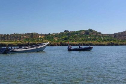 As autoridades portuguesas apreenderam hoje uma embarcação de alta velocidade que se encontrava à deriva no Rio Guadiana, em Vila Real de Santo António.