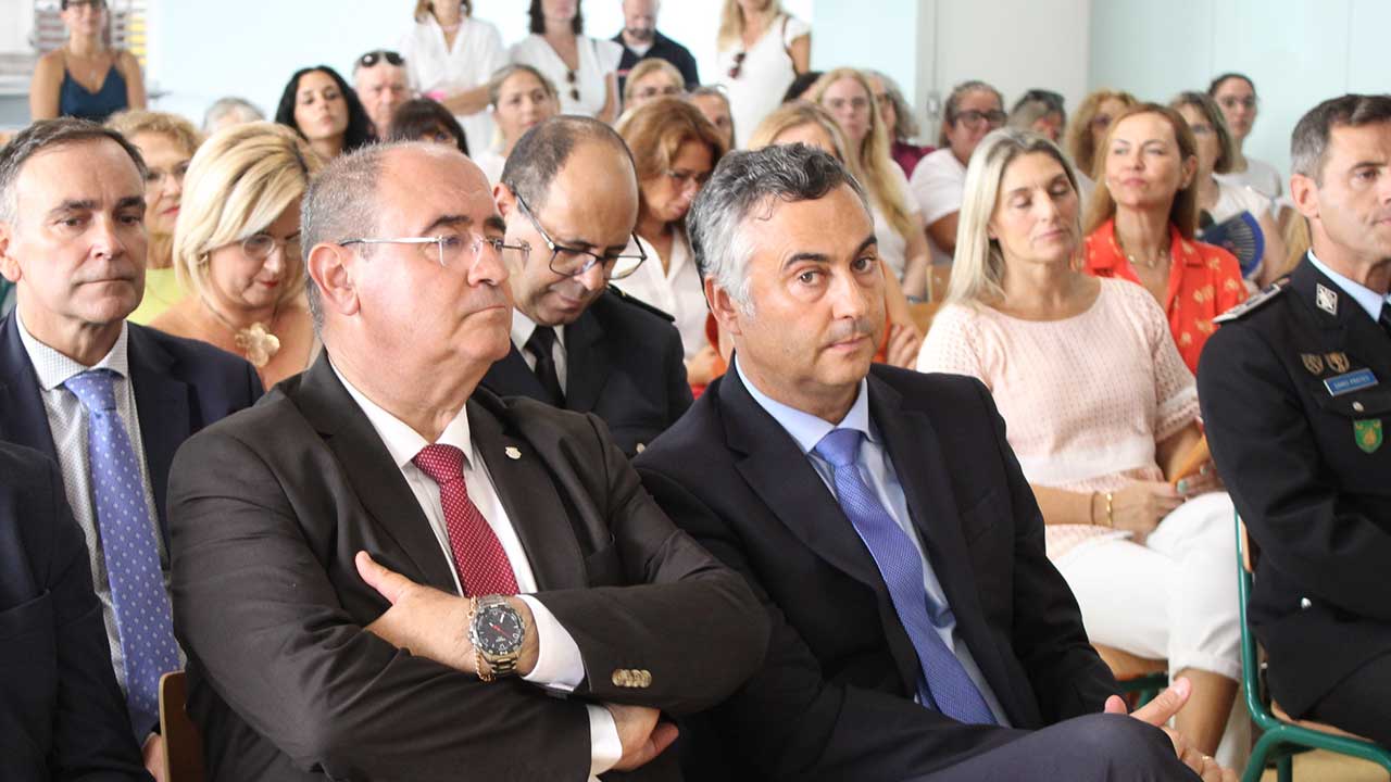A Escola Básica Gastão Cruz foi inaugurada na tarde de hoje, em Faro, pelo ministro da Educação, Fernando Alexandre. Um investimento de 3,5 milhões de euros.