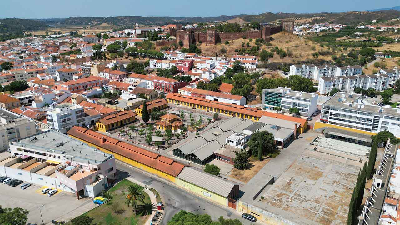 A Antrix e a Carvoeiro Branco, promotoras imobiliárias sediadas no Algarve, anunciam hoje a aquisição da Fábrica do Inglês, em Silves.