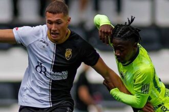 Farense jogou com menos um desde os 43 minutos e acabou derrotado em casa pelo Desportivo de Chaves, por 2-0, na 6.ª jornada da II Liga, em Faro.