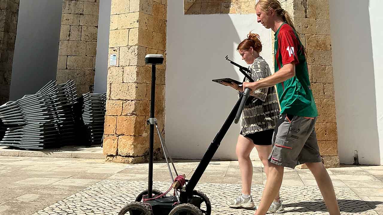 Uma equipa das universidades do Algarve e de Marburgo (Alemanha) confirmou, com recurso a georradar, a localização do templo do fórum romano de Ossonoba junto à Sé de Faro.