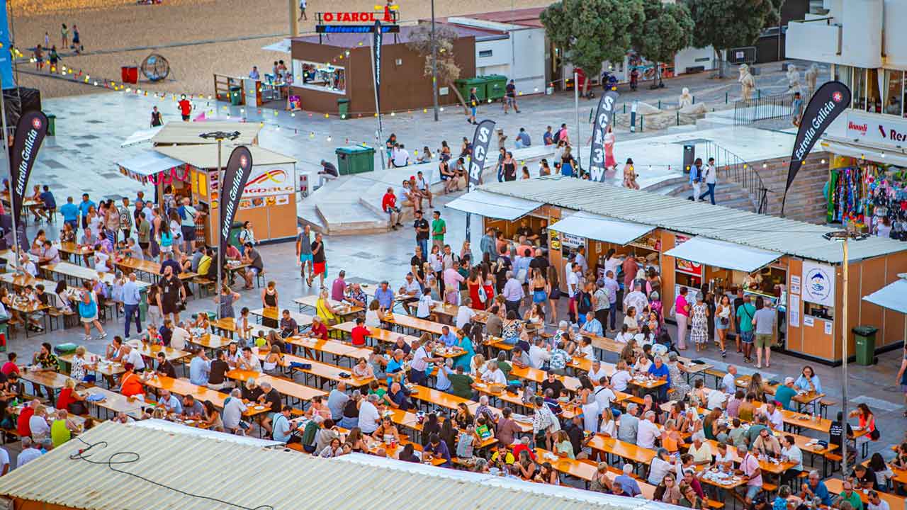 Milhares celebraram as Festas do Pescador em Albufeira, com gastronomia regional, música popular e tradição à beira-mar, entre 5 e 7 de setembro.