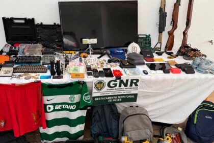 As autoridades policiais detiveram um homem suspeito de furtos cometidos no concelho de Silves e que estavam sob investigação há quatro meses, anunciou a Guarda Nacional Republicana (GNR).