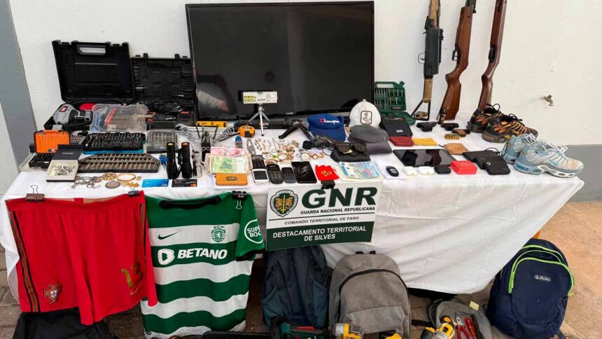 As autoridades policiais detiveram um homem suspeito de furtos cometidos no concelho de Silves e que estavam sob investigação há quatro meses, anunciou a Guarda Nacional Republicana (GNR).