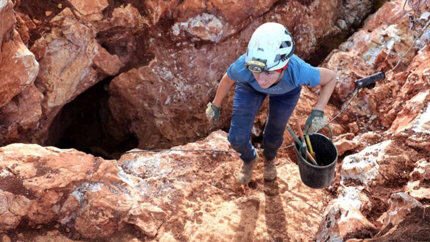 O Dia Aberto na Gruta da Companheira, em Portimão, vai dar a conhecer vestígios humanos com mais de 45 mil anos, do Paleolítico Médio.