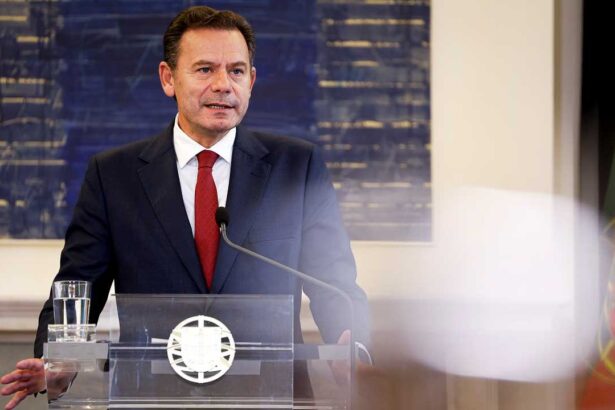 Acordo entre o governo e Banco Europeu de Investimento (BEI) garante 1.340 milhões para construir e renovar 12 mil habitações de arrendamento acessível até 2030.