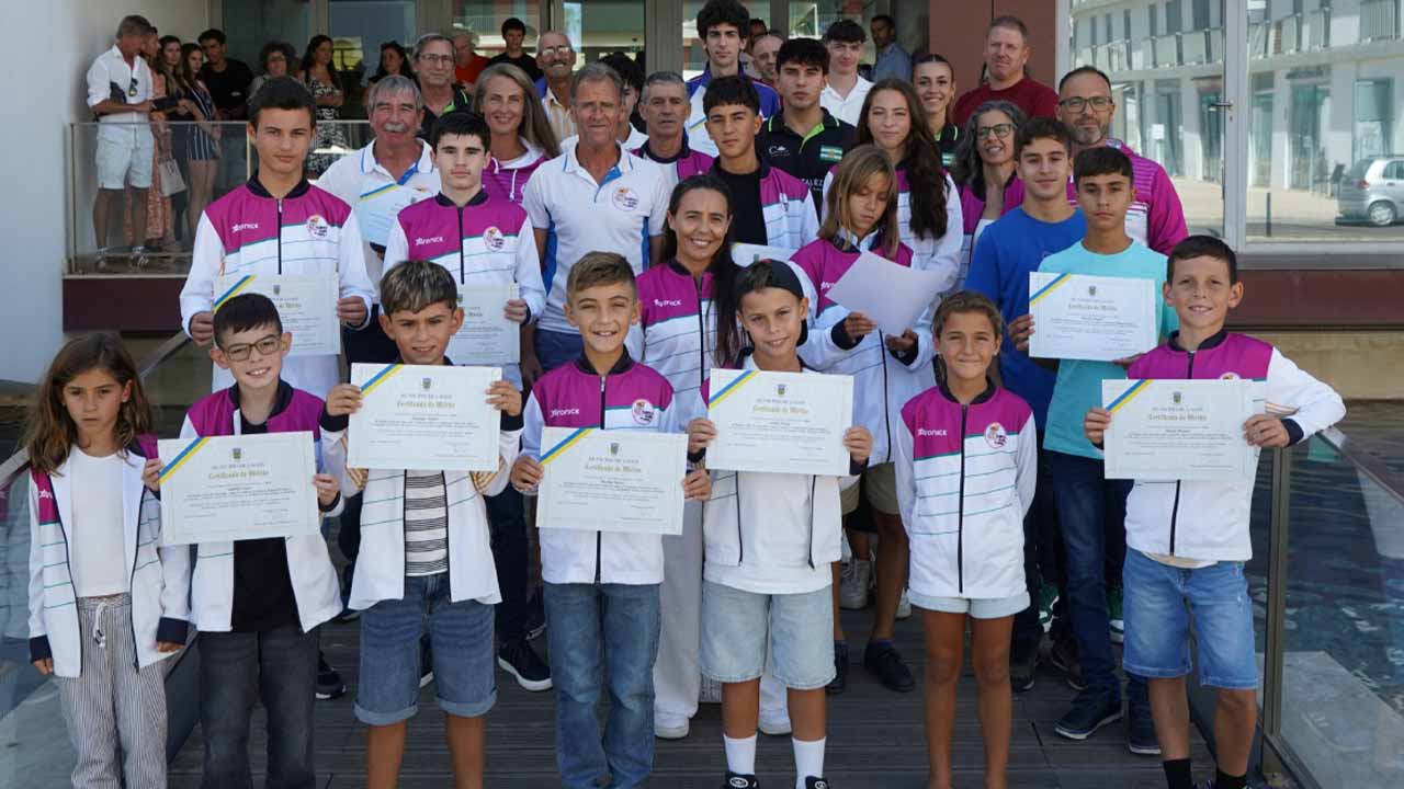O município de Lagos reconheceu o mérito desportivo de clubes, atletas, dirigentes e técnicos com feitos alcançados na última época em Atletismo, Bilhar e Provas de Cães de Trabalho.
