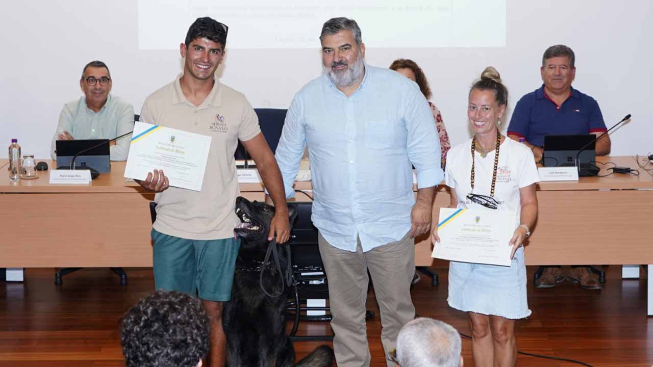 O município de Lagos reconheceu o mérito desportivo de clubes, atletas, dirigentes e técnicos com feitos alcançados na última época em Atletismo, Bilhar e Provas de Cães de Trabalho.