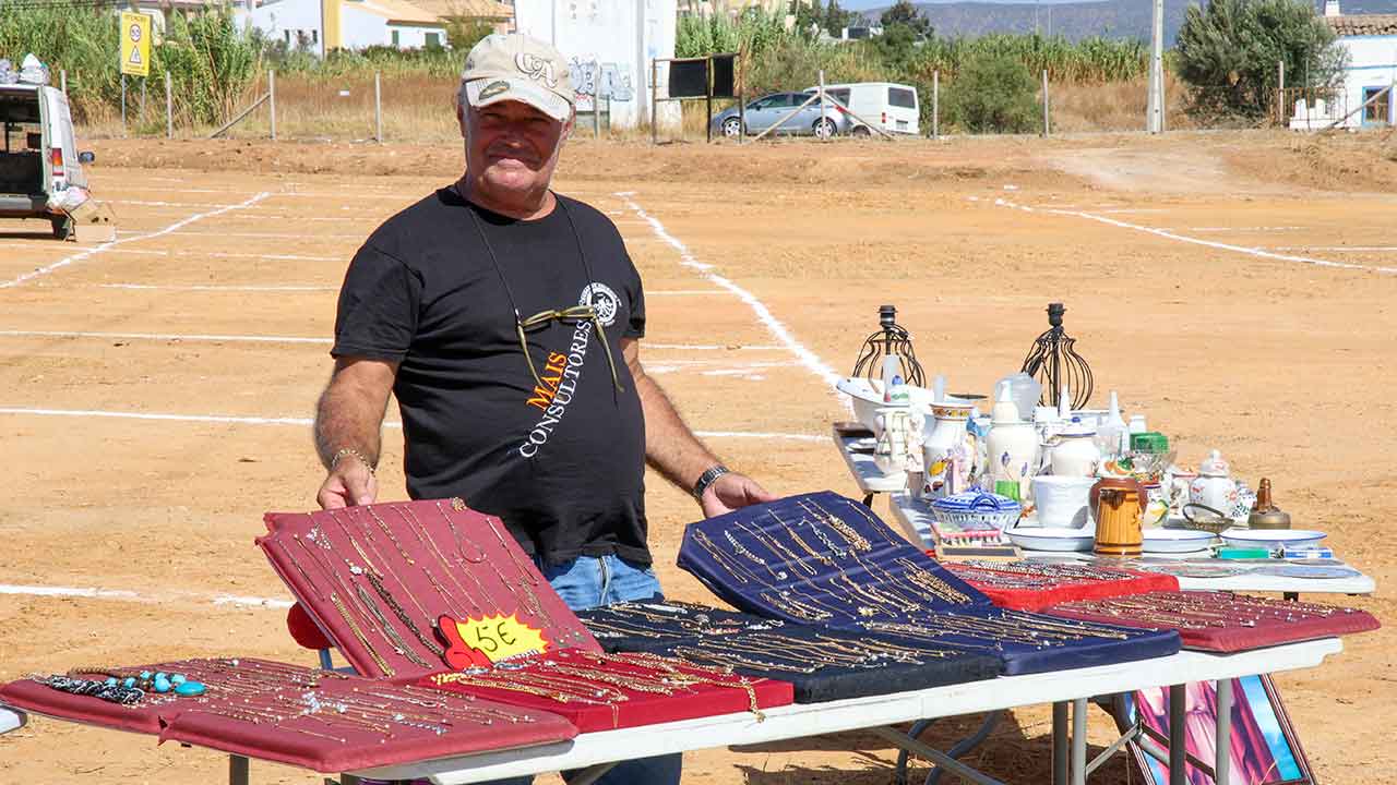 In de parochie van Montenegro, in Faro, ontstaat een nieuwe markt die zich op woensdag en zondag wil vestigen.