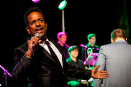 Albufeira prepara-se para assinalar o Dia Mundial da Música num concerto que junta em palco Chuck Wansley e a Orquestra de Jazz do Algarve.
