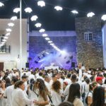Este sábado, 30 de agosto, dezenas de milhares de pessoas marcaram presença na cidade, cumprindo o dress code e a boa disposição a que a Noite Branca Algarve – Loulé apela.