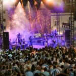 Este sábado, 30 de agosto, dezenas de milhares de pessoas marcaram presença na cidade, cumprindo o dress code e a boa disposição a que a Noite Branca Algarve – Loulé apela.