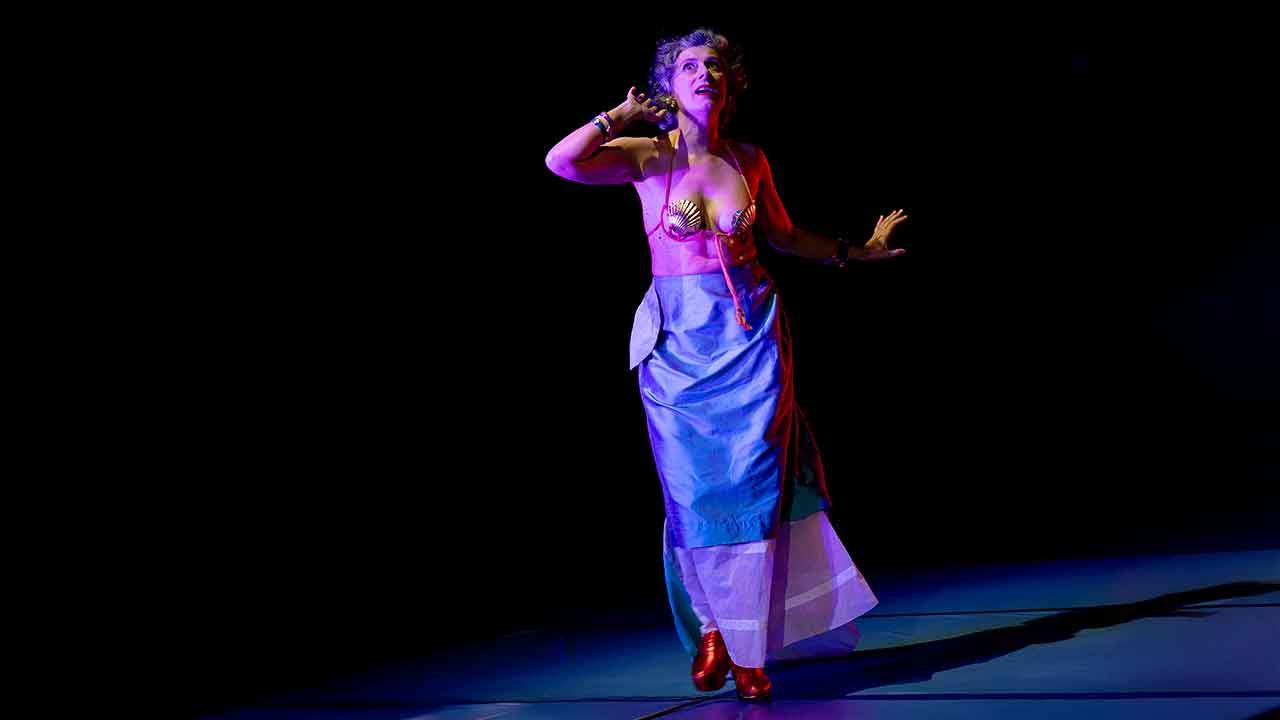 Carvoeiro e Estômbar recebem a 7.ª edição do Festival PARAGEM, com performances, música, dança e artes visuais em diálogo com o território, até 13 de setembro.