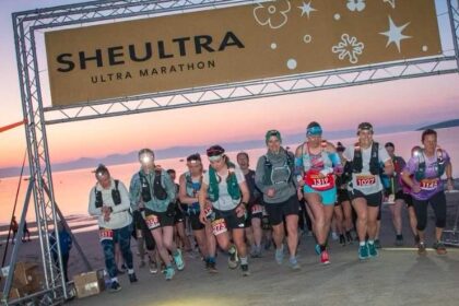A SheUltra, o maior evento feminino de trail do mundo, chega à Praia da Falésia com 48 km sem limite de tempo, e para a apoiar a oncologia.