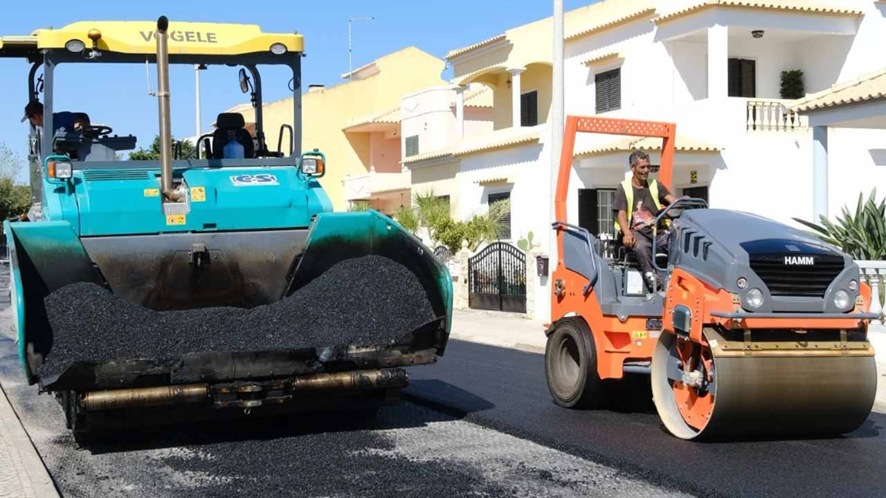 O município de São Brás de Alportel está a apostar na repavimentação de vários arruamentos da vila, com trabalhos perto de estabelecimentos de ensino.