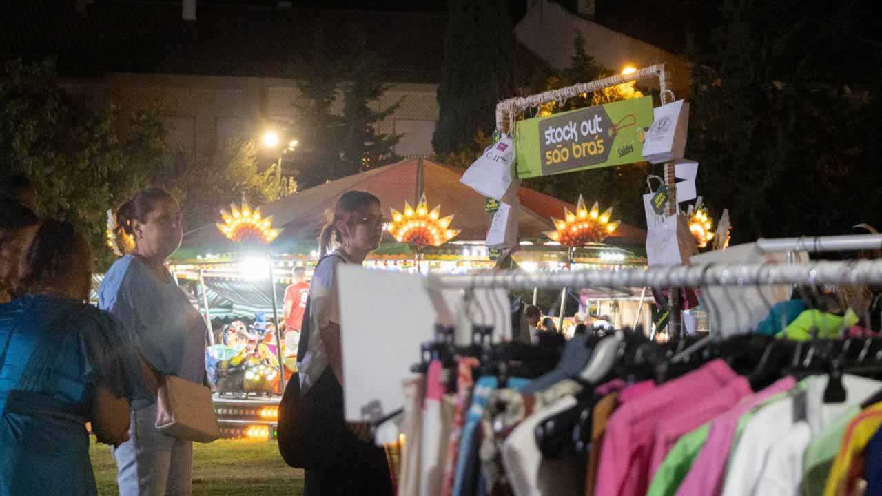 Saldos únicos no comércio local, petiscos, artesanato, música, moda, dança e muita animação infantil animam São Brás de Alportel, na Feira de Saldos de Verão «Stock Out São Brás», no Jardim Carrera Viegas, que convida a fazer compras, num programa para toda a família.