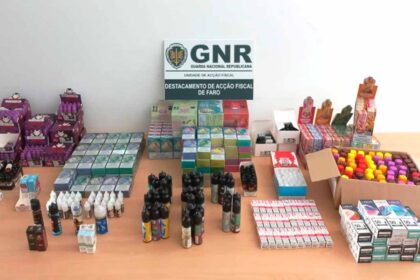 A Guarda Nacional Republicana (GNR) apreendeu mais de 20 litros de tabaco líquido em Lagos, por introdução fraudulenta no consumo, estimando um prejuízo para o Estado em mais de sete mil euros, foi hoje anunciado.