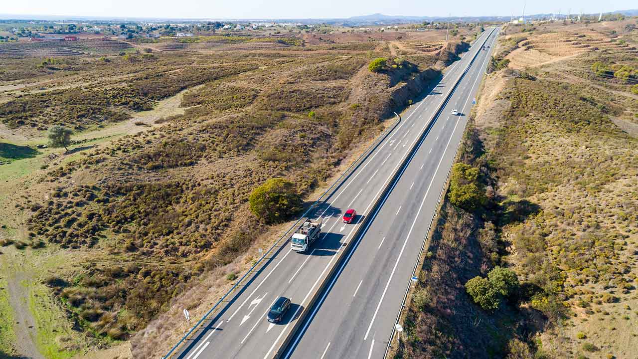 A gestora global de infraestruturas Igneo vai adquirir até 100% da concessão da Via do Infante (A22) até maio de 2030.