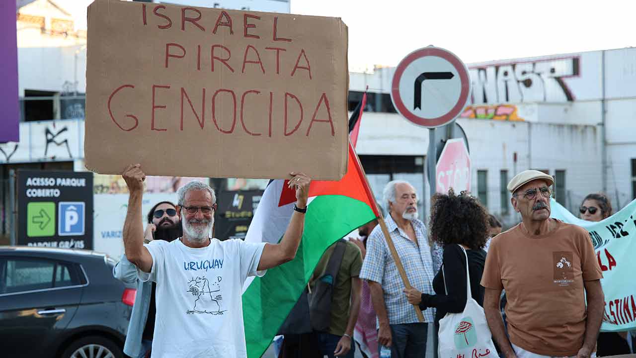 O Algarve juntou-se aos protestos europeus contra o genocídio em Gaza, com centenas a manifestarem-se em Faro por uma Palestina livre.