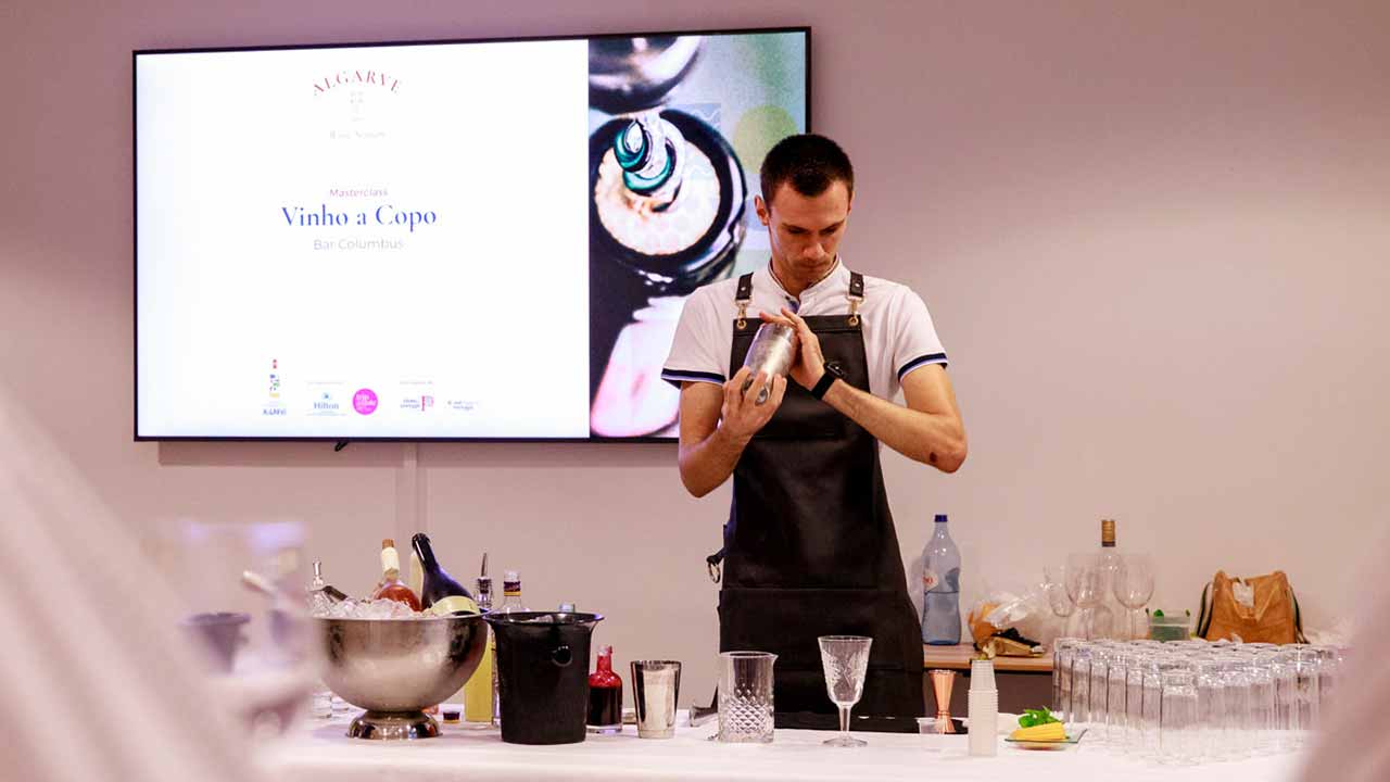 A 2.ª edição do Algarve Wine Session realiza-se no Hilton Vilamoura As Cascatas Golf Resort & Spa, na sexta-feira, dia 17 de outubro.