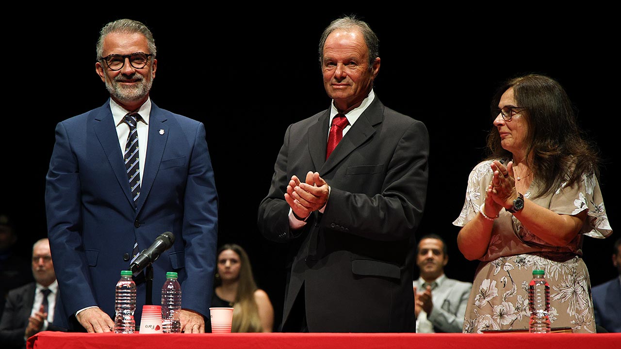 António Miguel Pina, novo presidente da Câmara de Faro, prometeu hoje um mandato pragmático e transparente, com foco e em resultados.