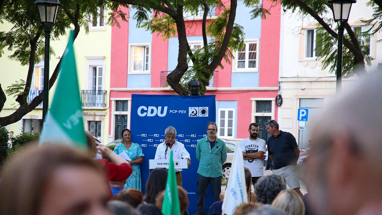 O candidato da CDU à Câmara Municipal de Faro, Duarte Baltazar, afirmou que tem «soluções concretas» para resolver o problema da habitação no concelho e defendeu a construção de imóveis com renda acessível através de cooperativas.