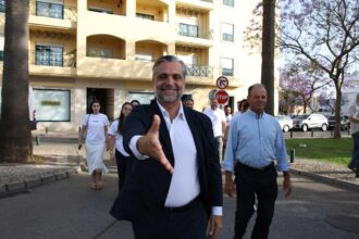 Cristóvão Norte promete brigadas de limpeza nos primeiros 100 dias e anuncia programa «Faro Plano» para criar corredor inclusivo no espaço público.