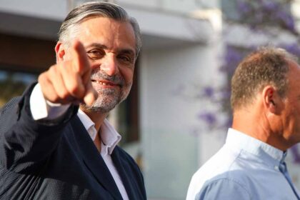 Cristóvão Norte apela ao voto na experiência e coordenação com Macário Correia para garantir estabilidade em Faro sem maiorias absolutas.