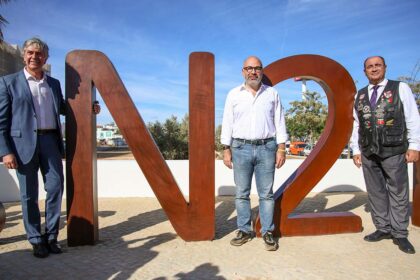 Faro inaugurou a nova praça evocativa da Estrada Nacional (EN2) e a Avenida Aníbal Sousa Guerreiro, evento que conclui o mandato de Rogério Bacalhau.