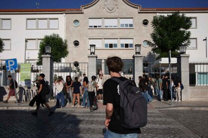 Um em cada três professores em Portugal queixa-se do ruído, desordem e indisciplina nas aulas, segundo um inquérito internacional.