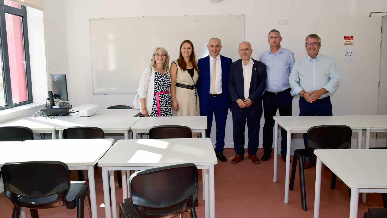 A ampliação da EB 2,3 Engenheiro Duarte Pacheco, em Loulé, num investimento de 1,5 milhões de euros, reforça a resposta escolar integrada e inclusiva do município.