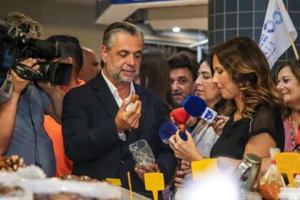 O Mercado de Faro foi hoje o palco apertado da campanha autárquica com partidos diferentes a disputar o voto de vendedores e clientes.