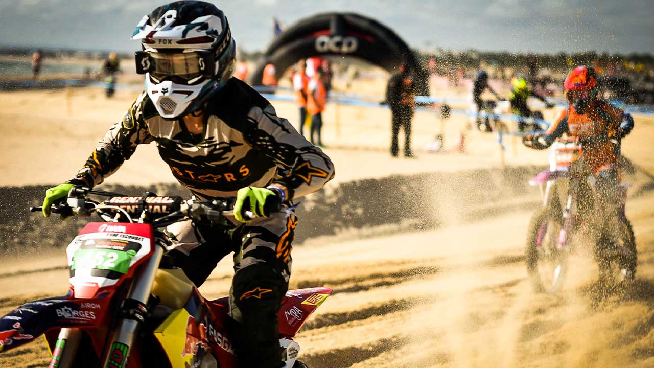 Com mais dinâmica e novas zonas de salto, a Monte Gordo Sand Race 2025 traz um fim de semana de velocidade, espetáculo e emoção para motos e quads, com entrada gratuita.