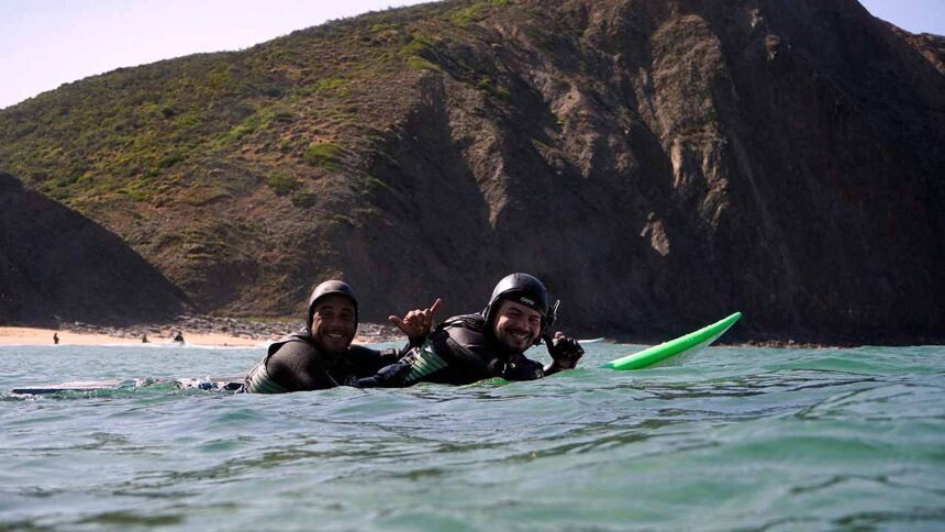Pedro Palma e Hugo Rocha, do Núcleo de ParaSurfing de Portimão, vão representar Portugal no Europeu da modalidade, em Vigo.