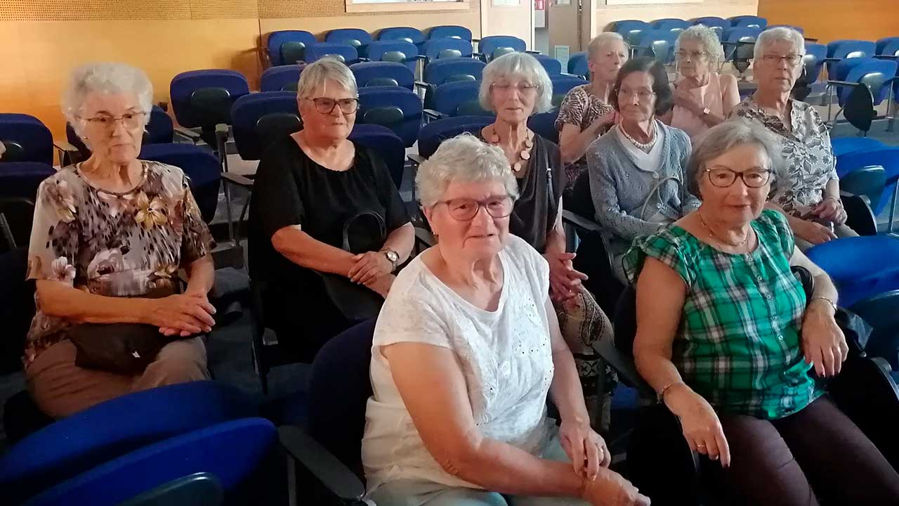 Com o objetivo de criar um percurso pedestre em Alte, no âmbito do projeto Sparrows, Seniores e Juniores partilharam práticas sustentáveis entre si.