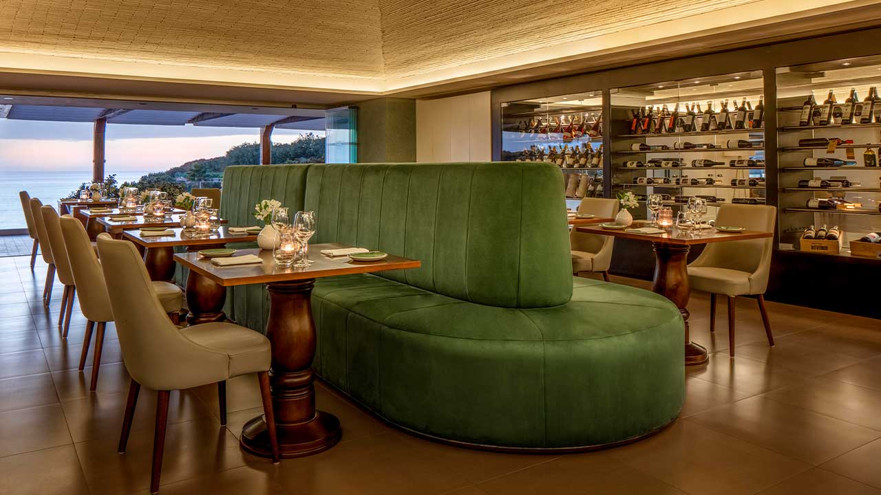 O jantar vínico do The One, no Tivoli Carvoeiro Algarve Resort, celebra os vinhos da Quinta do Crasto, no Douro, numa experiência gastronómica exclusiva.