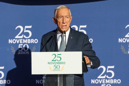 A evocação do 25 de Novembro leva Marcelo Rebelo de Sousa a reforçar temperança, moderação e unidade nacional na Assembleia da República.