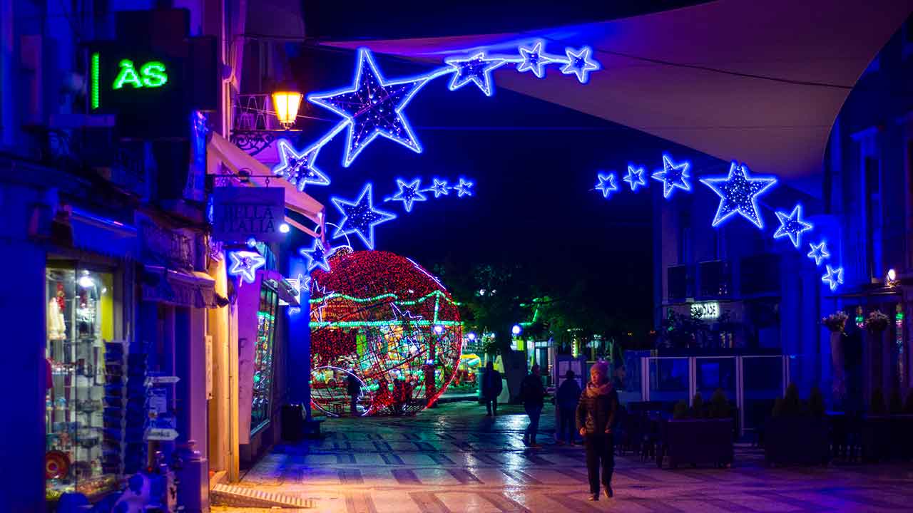 Hotéis do Algarve registam subida nas reservas para o Natal e passagem do ano, impulsionada pelos eventos municipais e pela procura nacional.