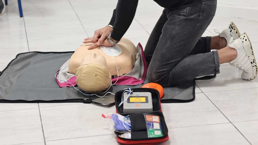 Projeto NUMAPLUS forma colaboradores de farmácias no Algarve em Suporte Básico de Vida, com o objetivo de as tornar pontos estratégicos em emergências cardiovasculares.
