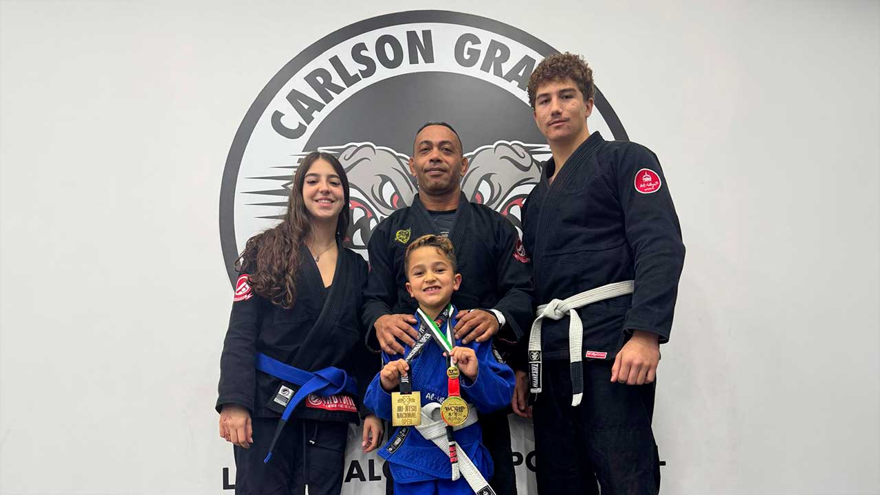 Atleta de sete anos da Al-Ulya Sports, em Loulé, conquista o ouro mundial em Abu Dhabi e revalida o título nacional, mostrando disciplina e talento excecional.