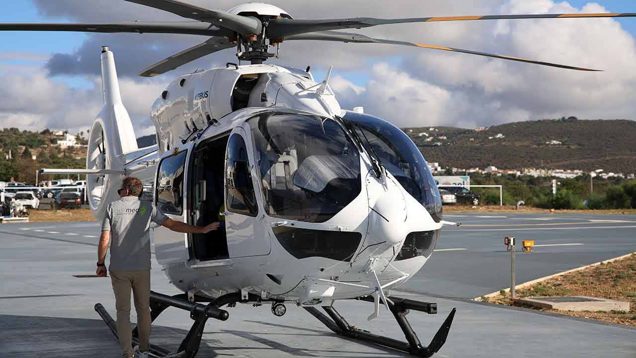 O INEM colocou a operar os quatro novos helicópteros de emergência médica, sediados em Macedo de Cavaleiros, Viseu, Évora e Loulé.