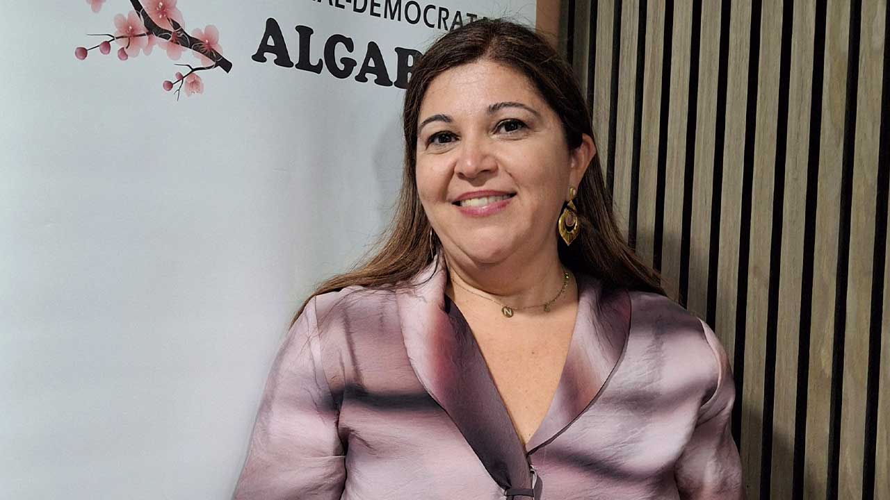 Mulheres do PSD formam grupo MSD Olhão liderado por Nélia Alfarrobinha, reforçando a presença feminina na política local e iniciativas comunitárias.