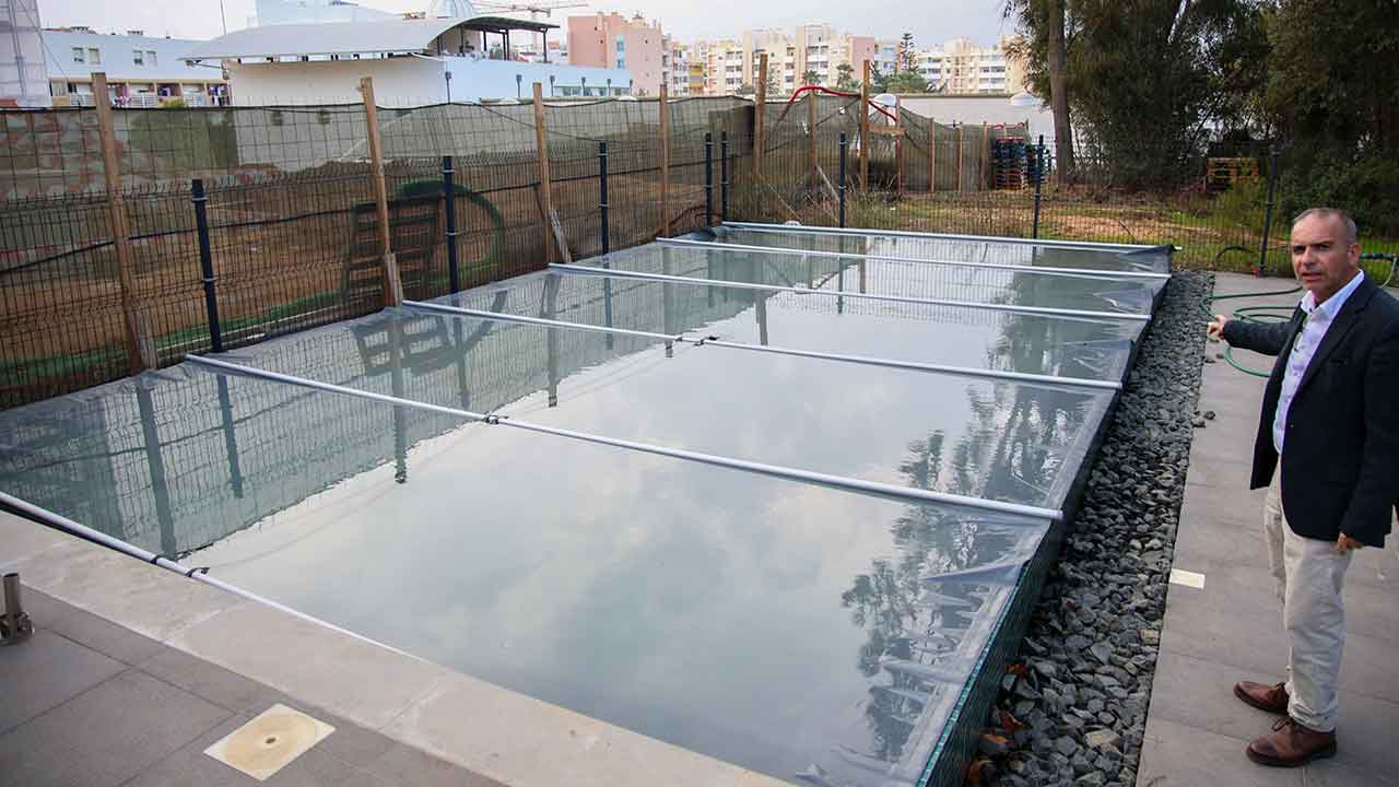 Consórcio que une empresa algarvia líder de mercado à investigação e desenvolvimento na Universidade do Algarve procura solução viável para usar água do mar nas piscinas convencionais. Projeto avança com o apoio do Programa Regional ALGARVE 2030.
