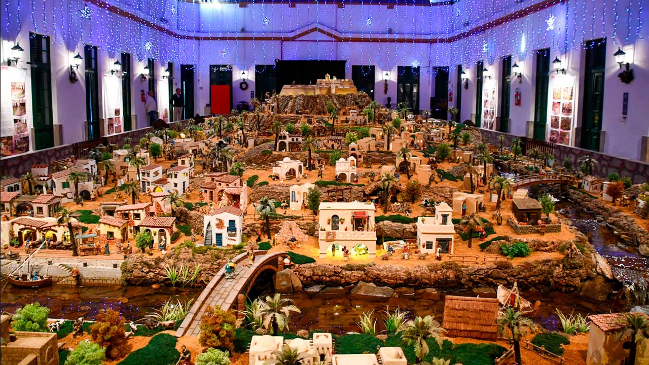 O Presépio Gigante de Vila Real de Santo António cresce para 6.000 figuras e reforça a tradição natalícia com novos cenários no Centro Cultural António Aleixo.